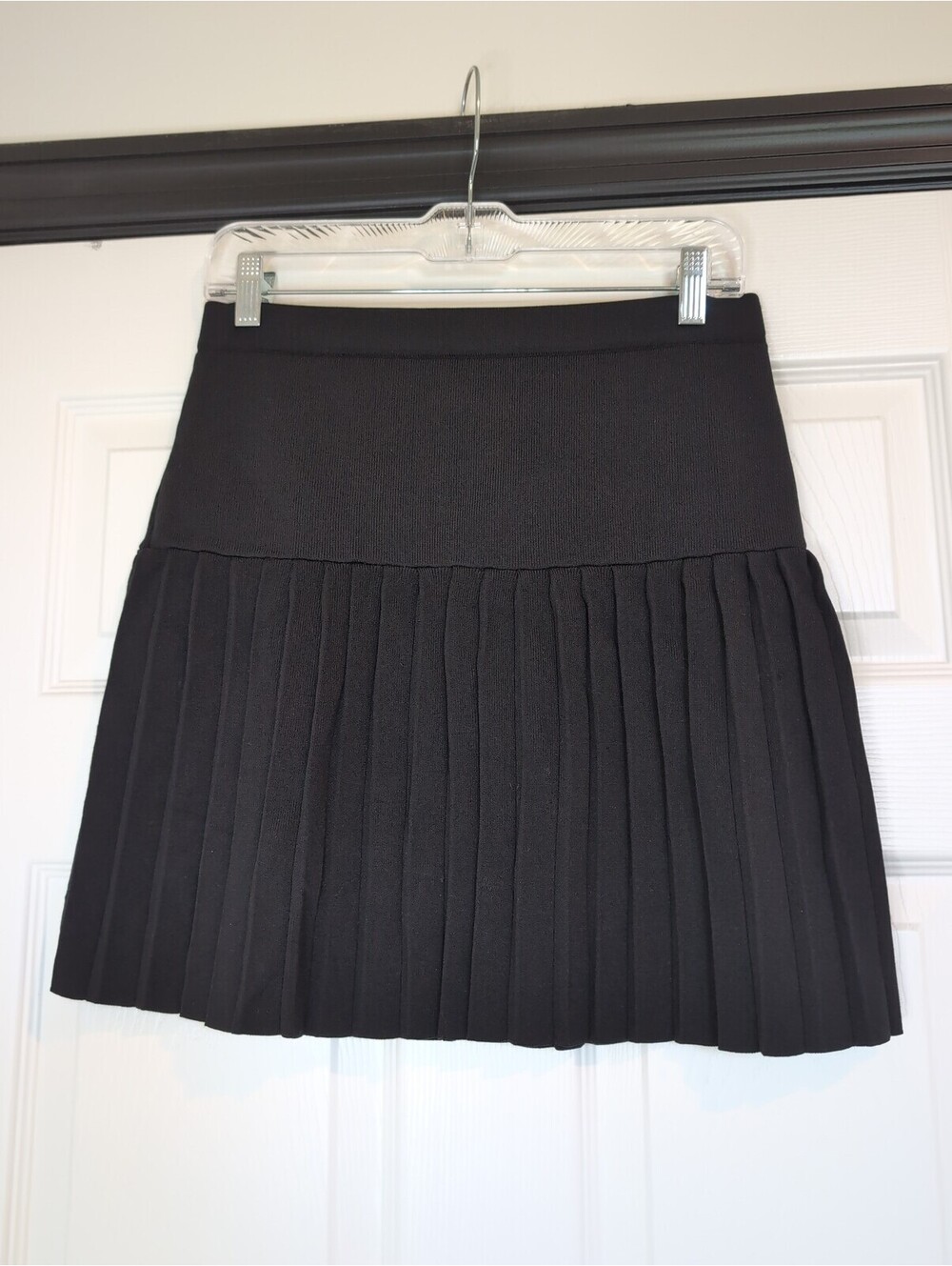 Medium NWT black pleated sweater skirt